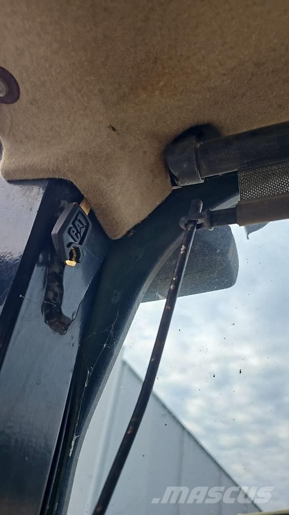 CAT 963 C لوادر زحافة