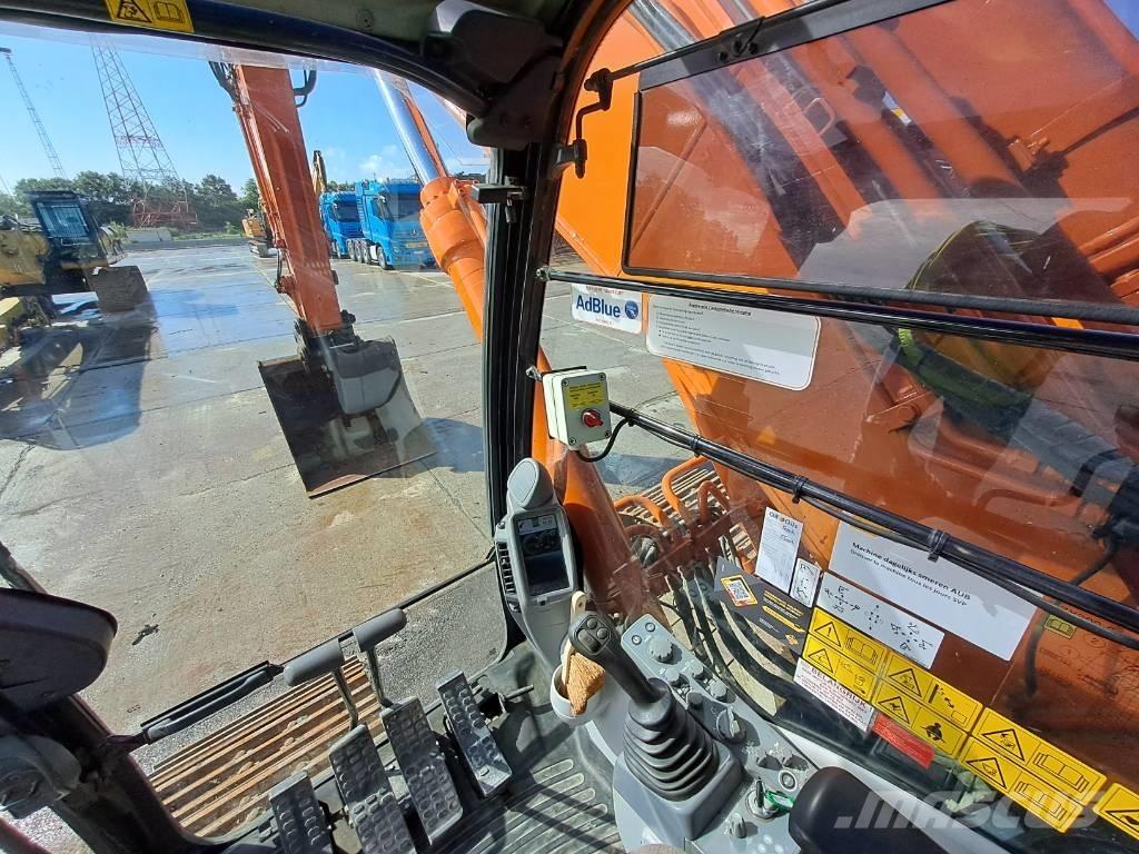 Hitachi ZX 300 LC-6 حفارات زحافة