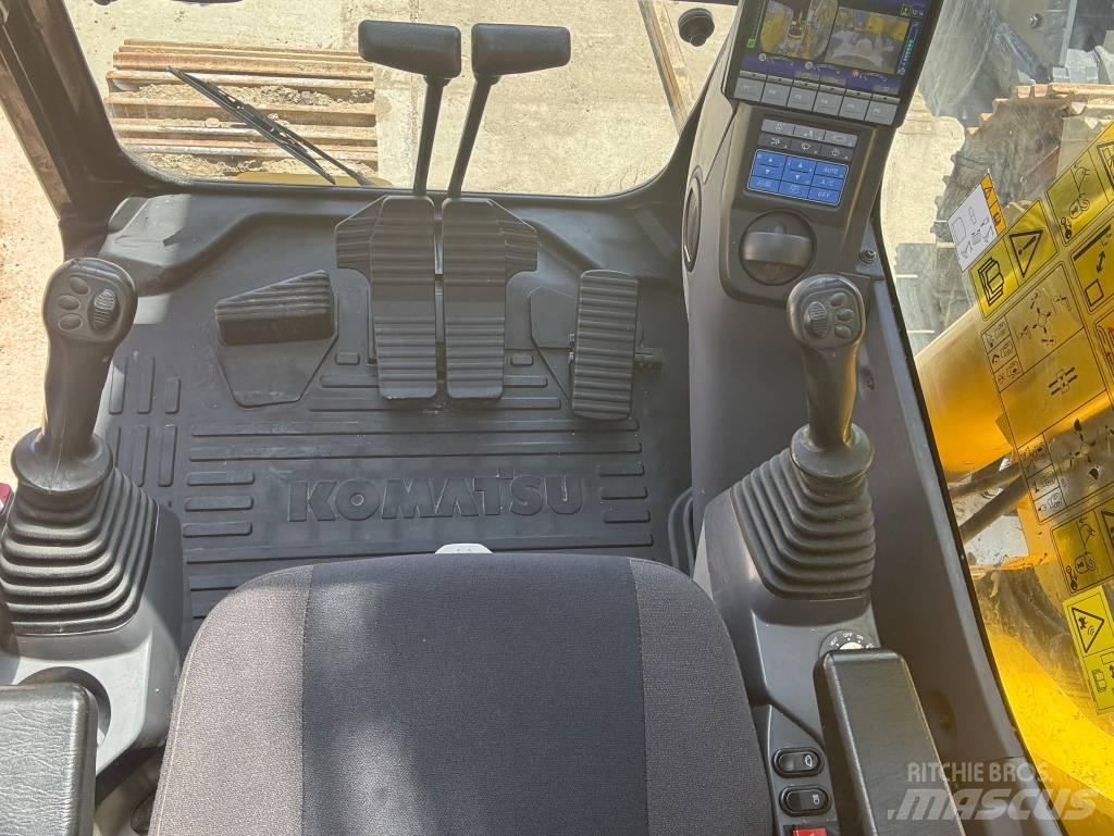 Komatsu PC360LC-11E0 حفارات زحافة