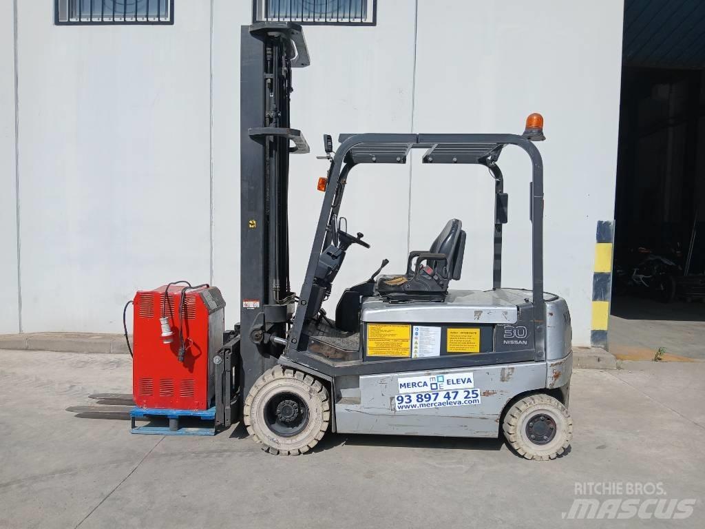 Nissan GQ02 L 30 CU شاحنات ذات رافعات شوكية تعمل بالكهرباء