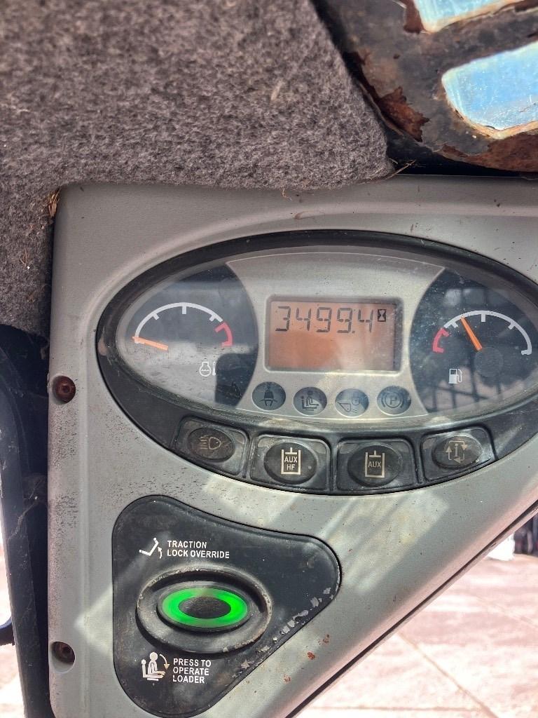 Bobcat S 100 لوادر انزلاقية التوجيه