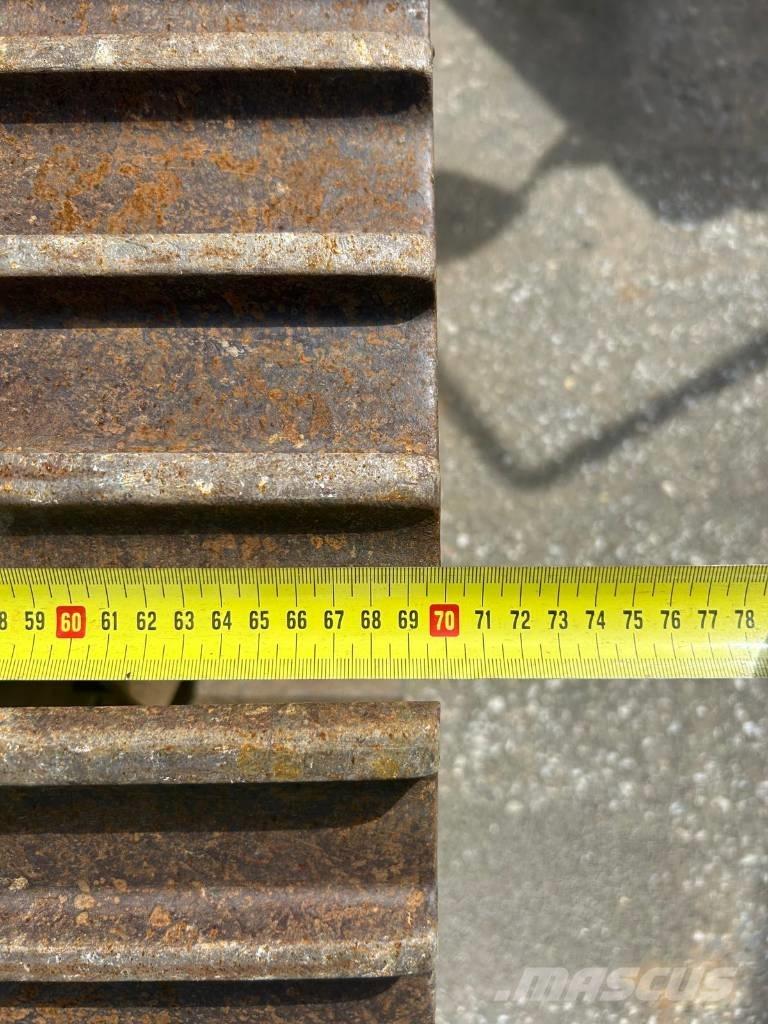 Takeuchi TB 2150 R حفارات زحافة