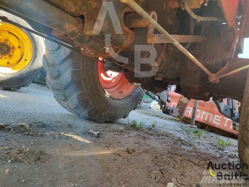 Kioti CK 2810 الجرارات