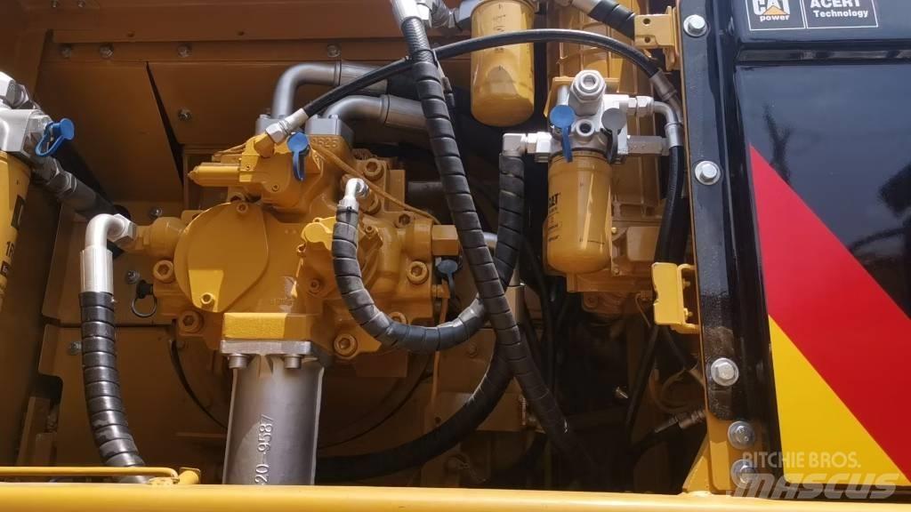 CAT 340 حفارات زحافة
