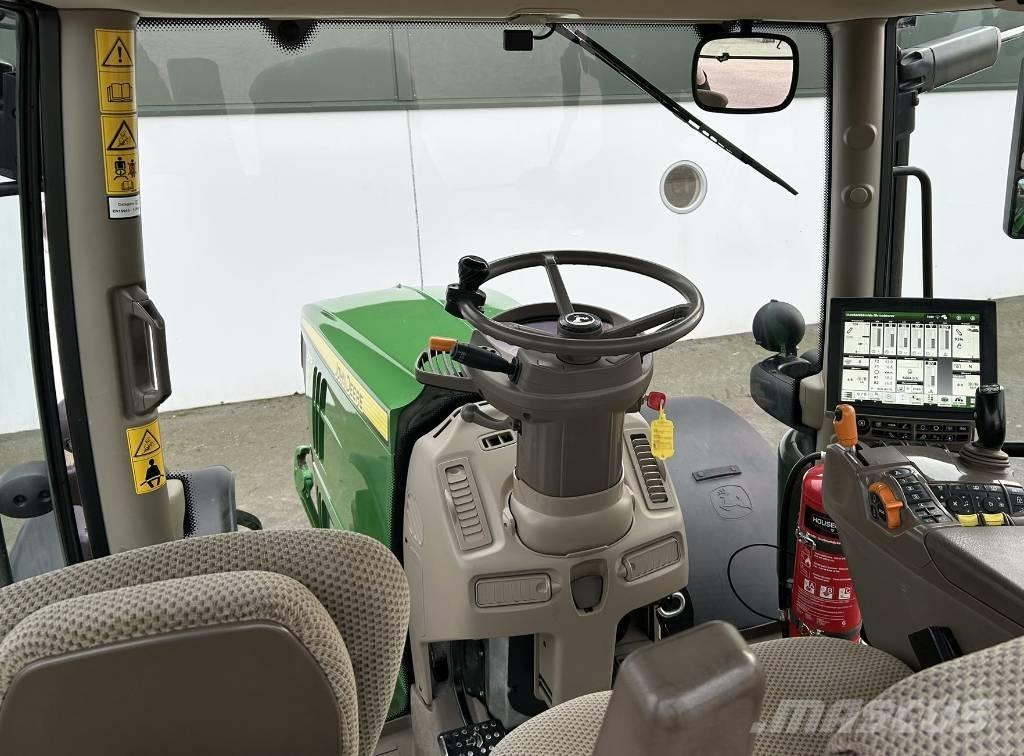 John Deere 6215 R الجرارات