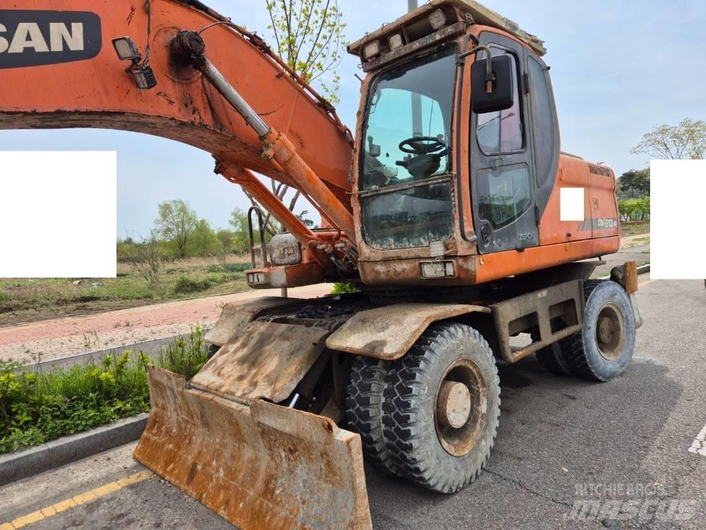 Doosan DX210WA حفارات بعجل