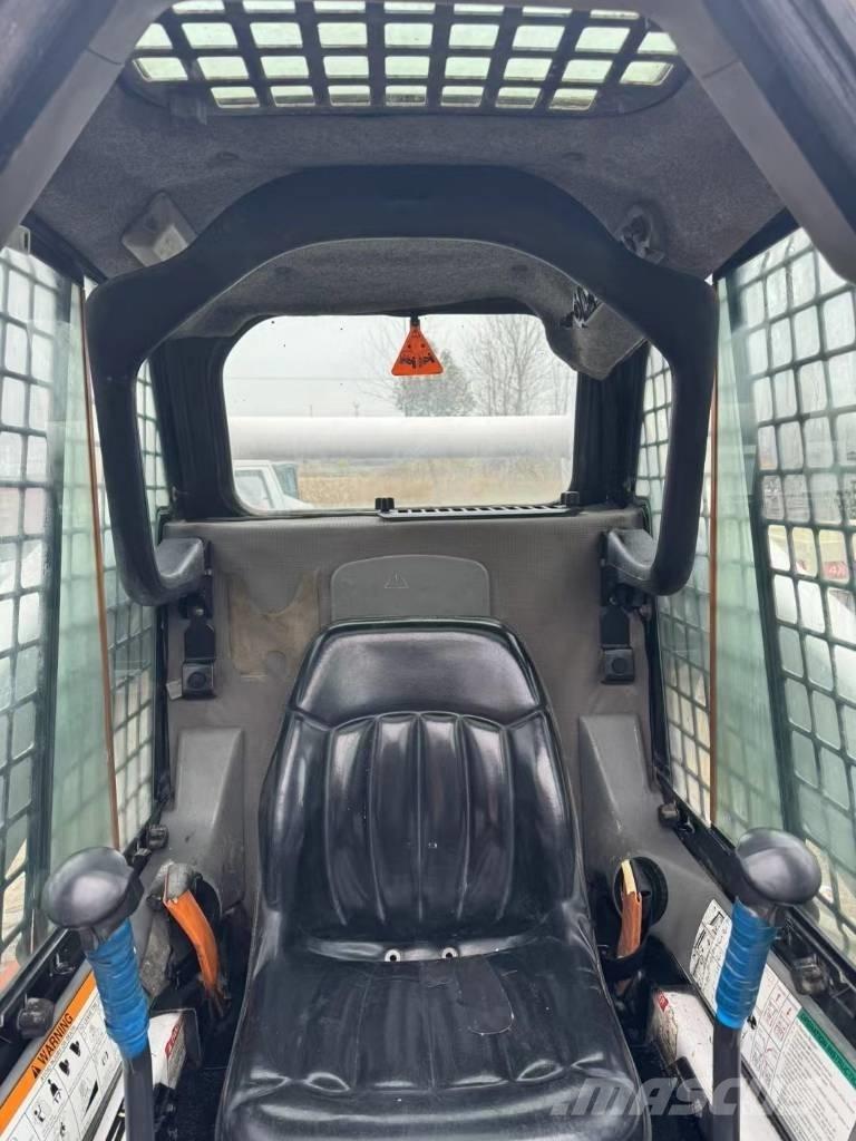 Bobcat S 300 لوادر انزلاقية التوجيه
