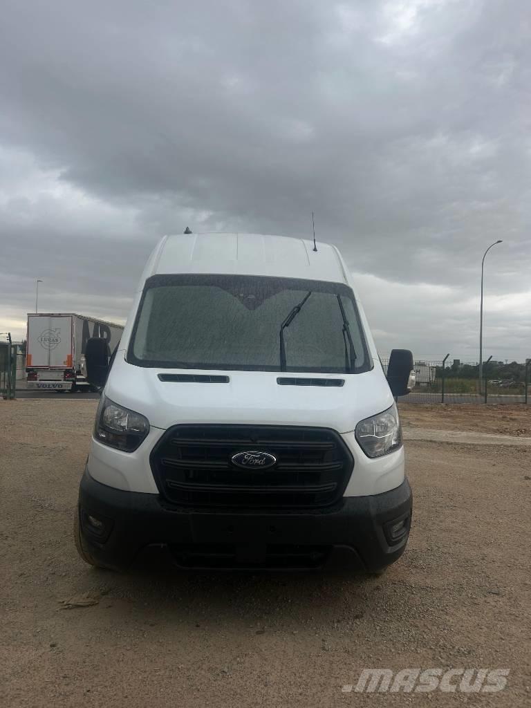 Ford Transit شاحنة مقفلة