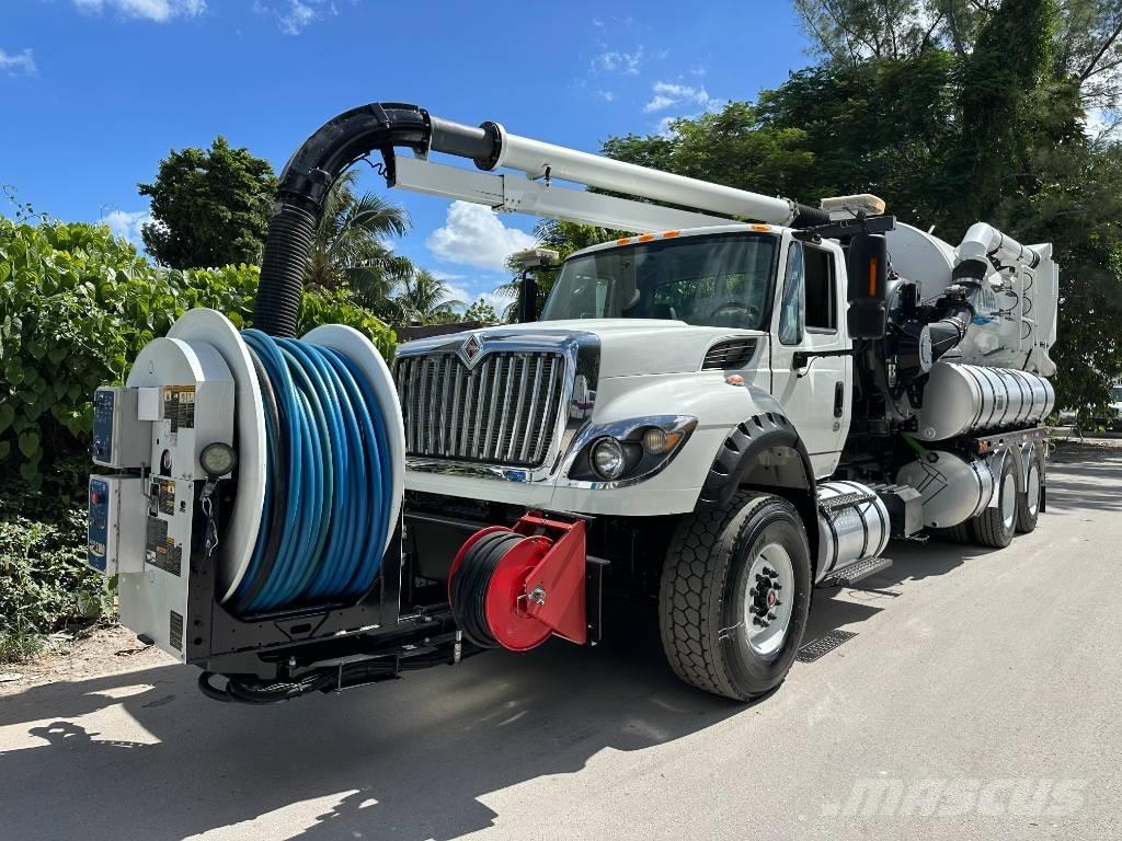 International 7600 شاحنات مزدوجة / خلخلة