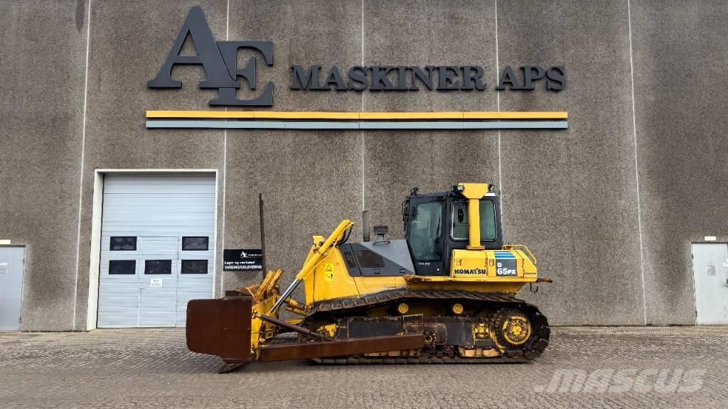 Komatsu D 65 PX-15 بلدوزرات مجنزرة