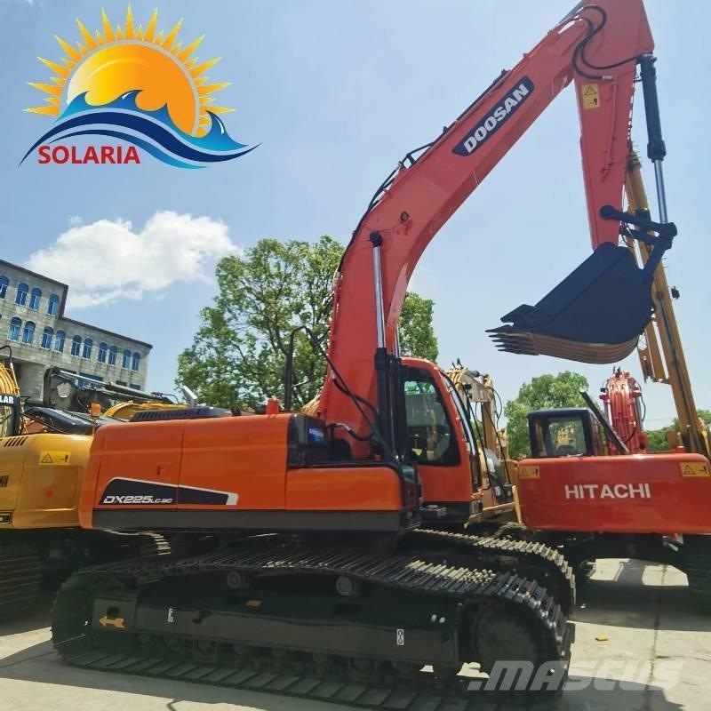 Doosan DX 225 LC حفارات زحافة
