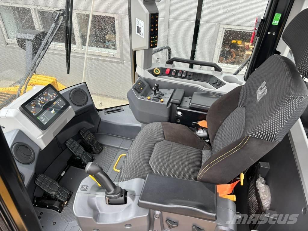 CAT 972 لوادر بعجل
