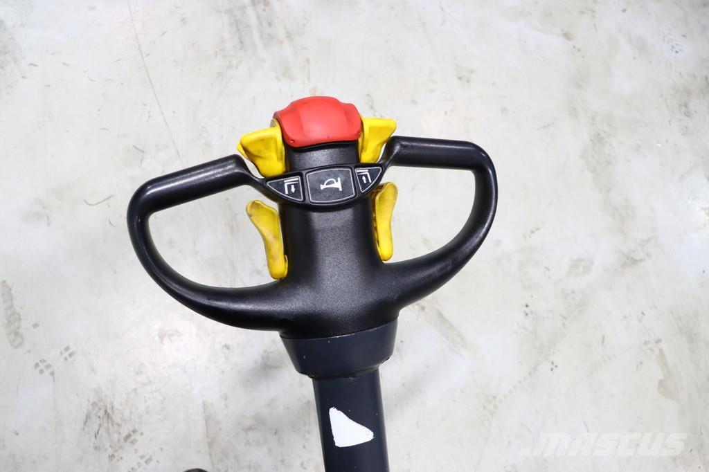 Komatsu CNI 14 معدات التكديس الجوالة