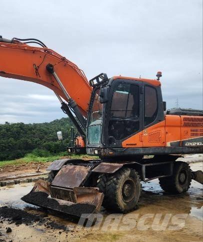 Doosan DX 210 W حفارات بعجل