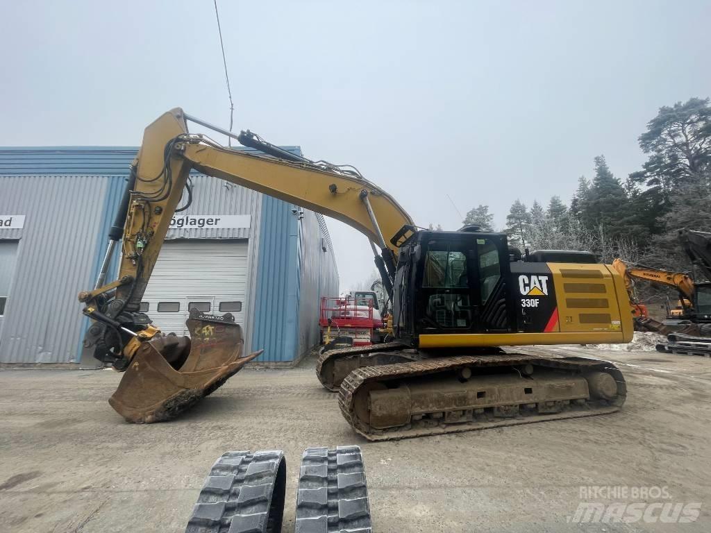 CAT 330 LC حفارات زحافة