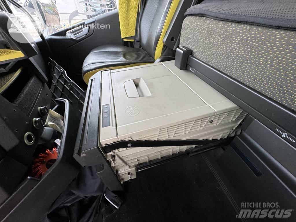 Volvo FH 650 شاحنات نقل ألواح الخشب