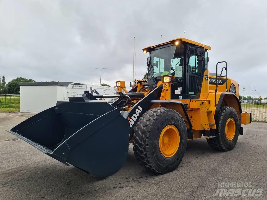 Hyundai HL955 A لوادر بعجل