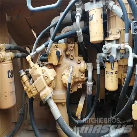 CAT 340 حفارات زحافة