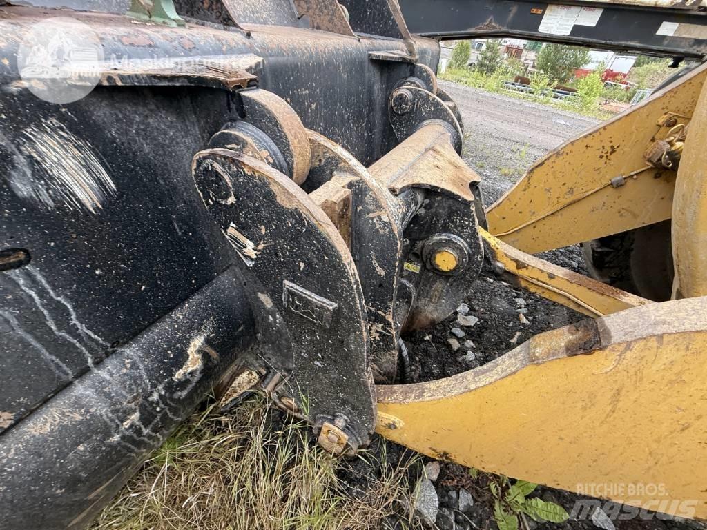 CAT 972 M لوادر بعجل
