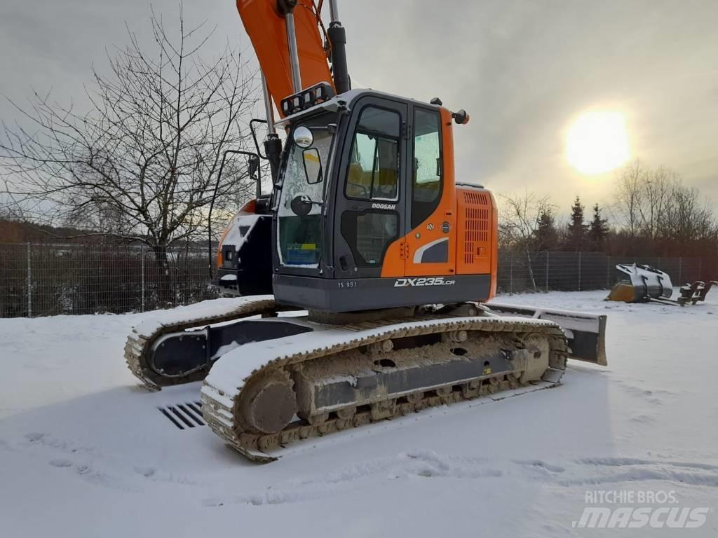 Develon DX 235 LCR-5 حفارات زحافة