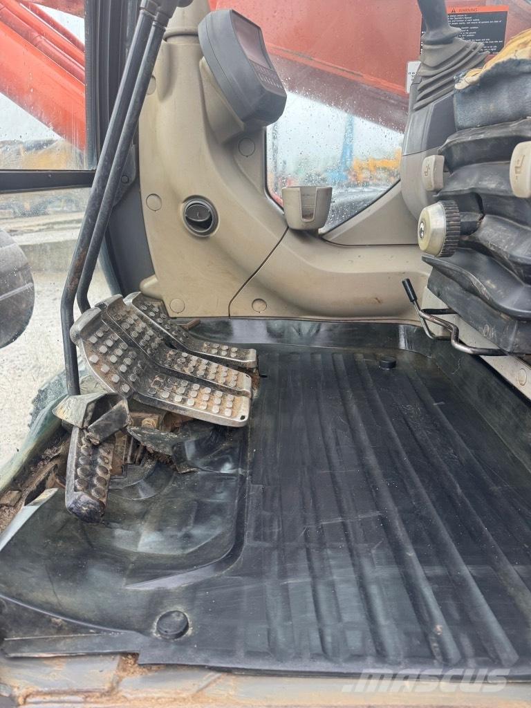 Hitachi zx210 حفارات زحافة