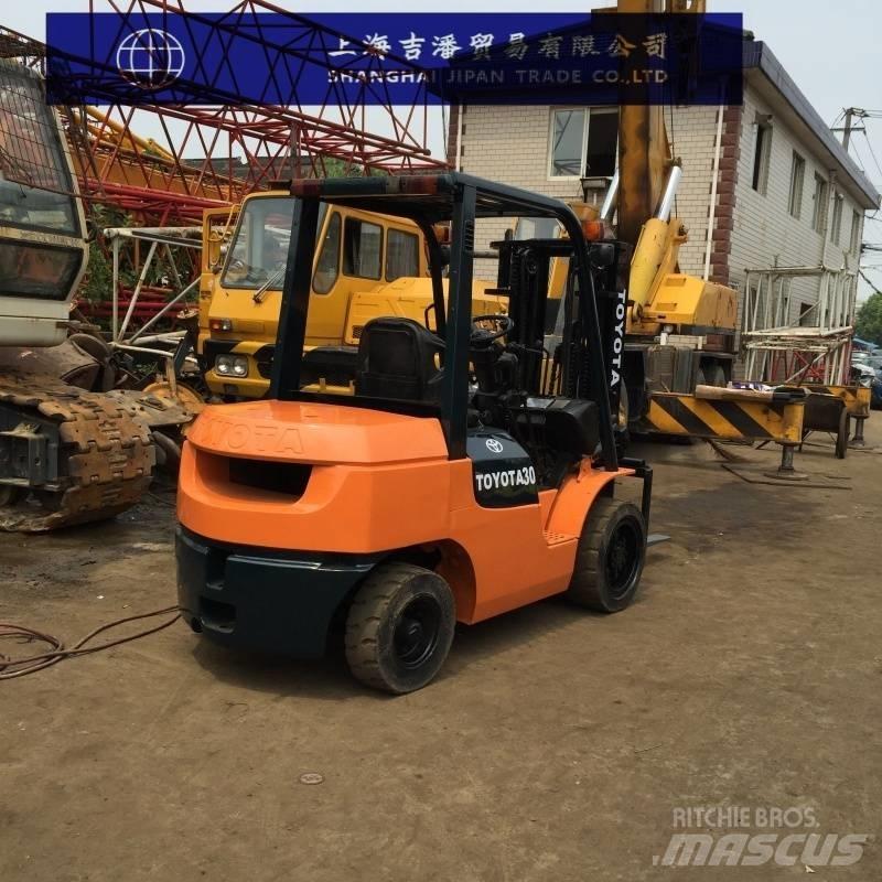 Toyota 7 FD 30 شاحنات الديزل