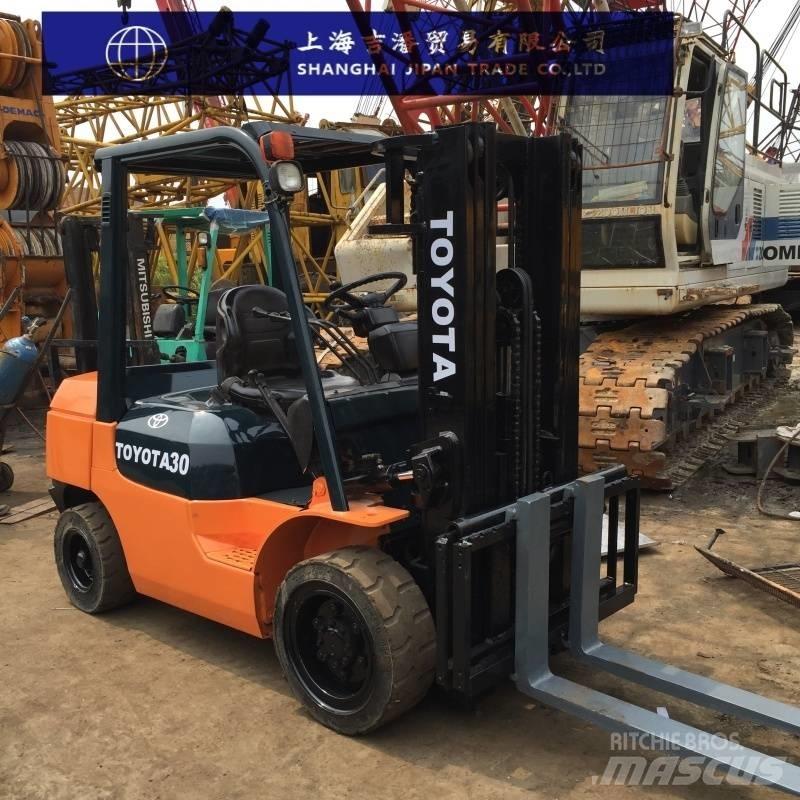 Toyota 7 FD 30 شاحنات الديزل