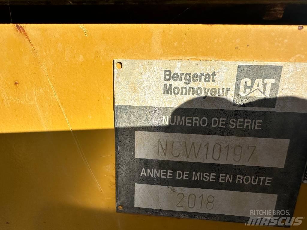 CAT 323 F L حفارات زحافة