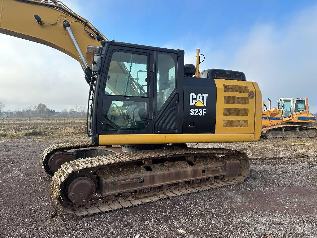 CAT 323 F L حفارات زحافة