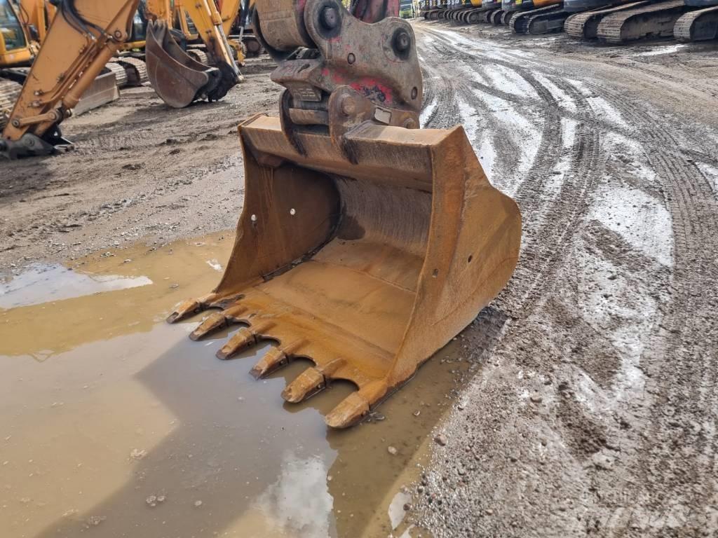 JCB JS220 LC T4 حفارات زحافة