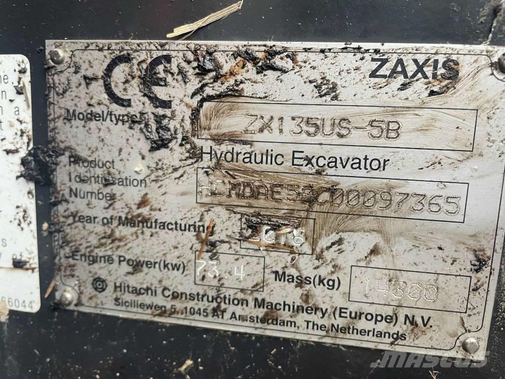 Hitachi ZX 135 US-5B حفارات زحافة