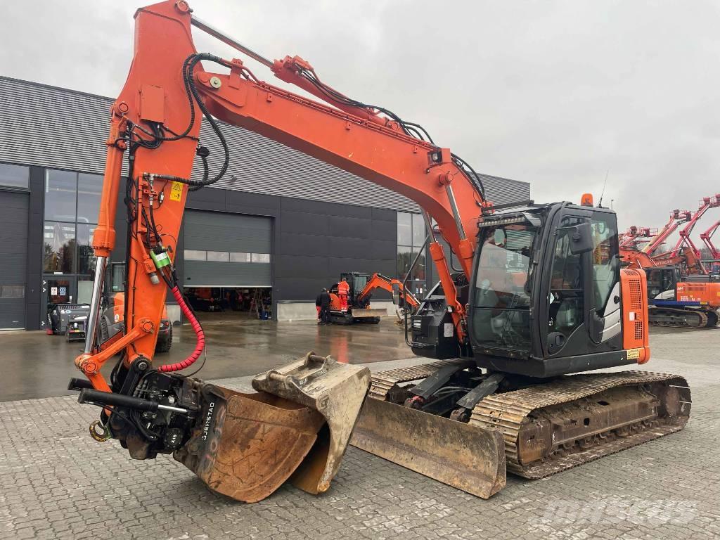 Hitachi ZX 135 US-5B حفارات زحافة