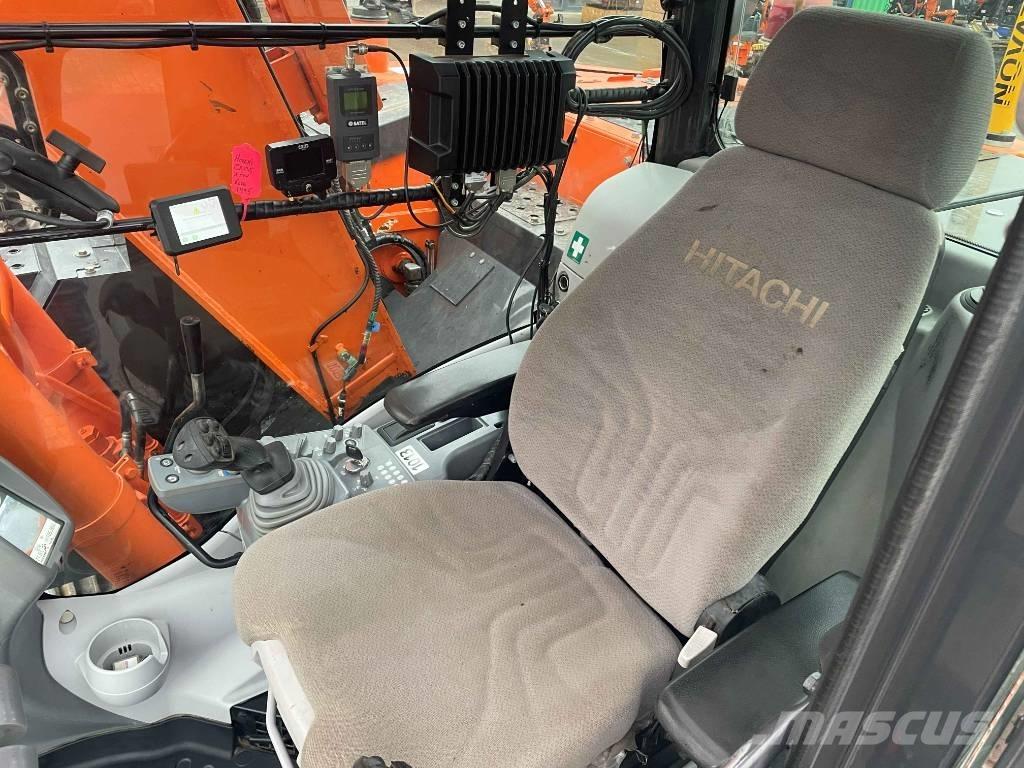 Hitachi ZX 135 US-5B حفارات زحافة