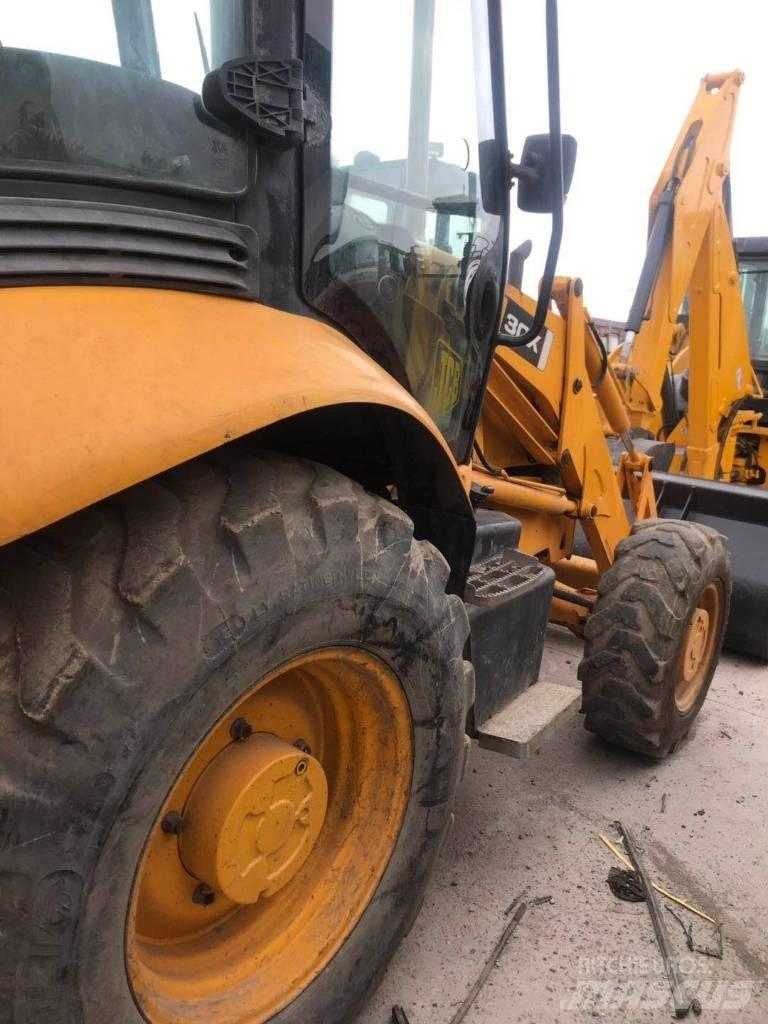 JCB 3cx لوادر ذات جرافات عكسية