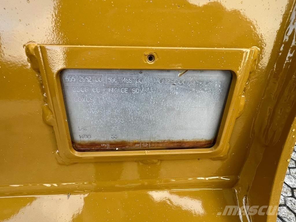 CAT 326-07 حفارات زحافة