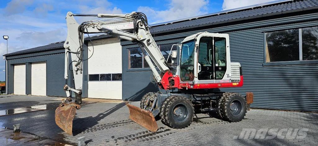 Takeuchi TB 175W حفارات وسط 7 طن - 12 طن