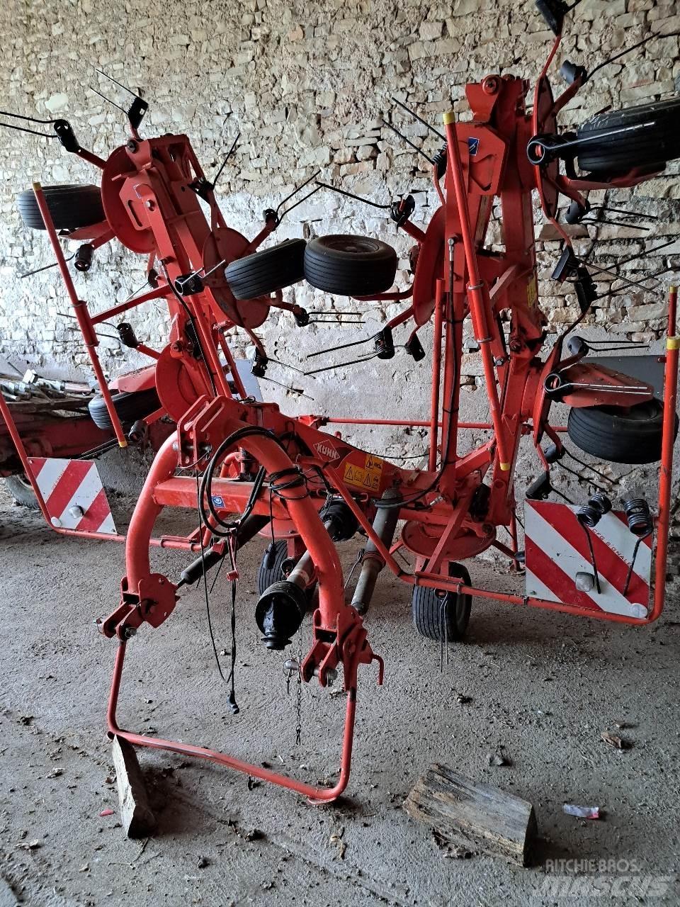 Kuhn GF7902 مكابس وميبسات التبن