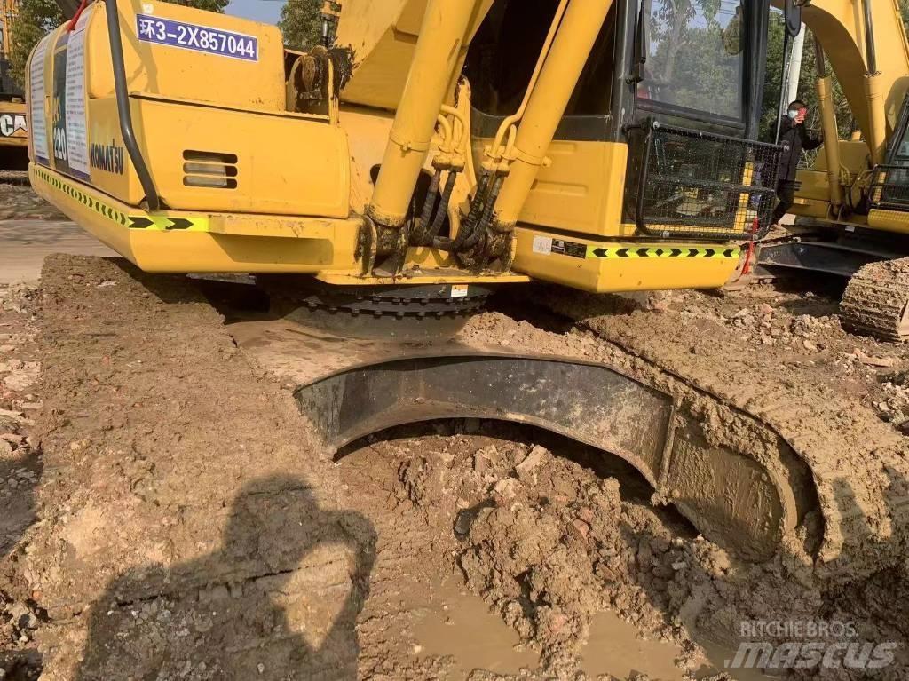 Komatsu PC 220-8M0 حفارات زحافة