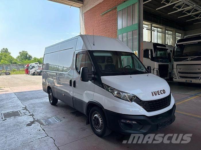 Iveco 35S16 شاحنة مقفلة