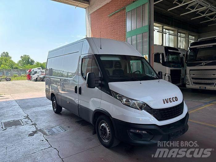 Iveco 35S16 شاحنة مقفلة