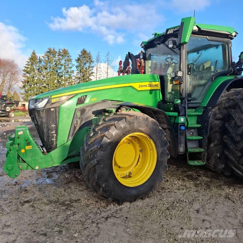 John Deere 8R410 الجرارات