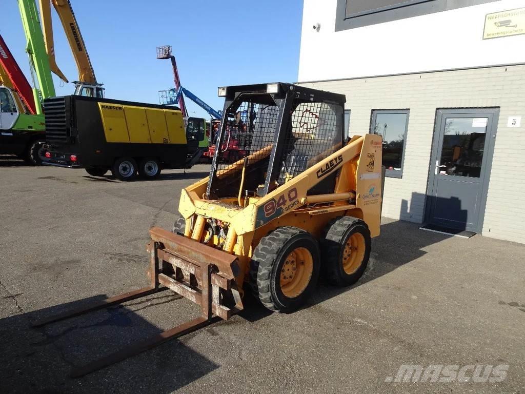 Mustang 940 لوادر انزلاقية التوجيه