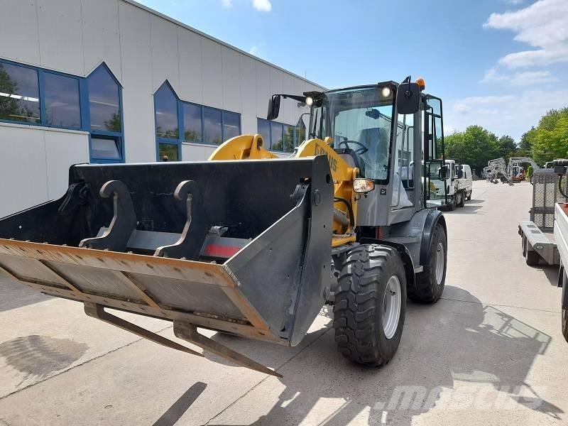 Paus SL 9075 لوادر بعجل