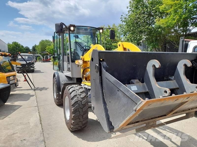 Paus SL 9075 لوادر بعجل