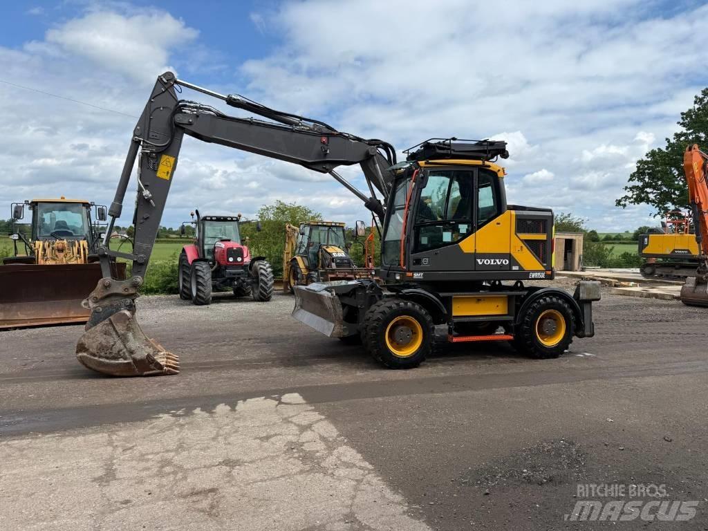 Volvo EWR 150 E حفارات بعجل