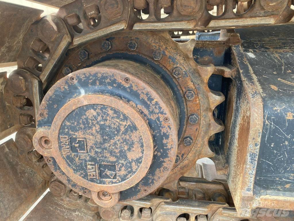 CAT 330 حفارات زحافة