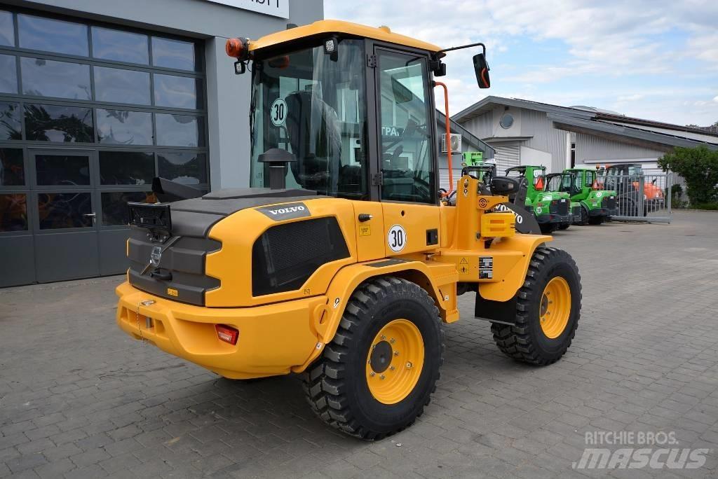 Volvo L30HS لوادر بعجل