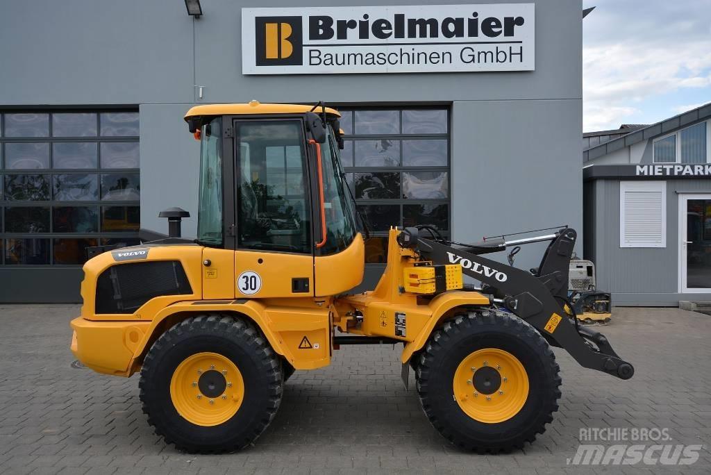 Volvo L30HS لوادر بعجل