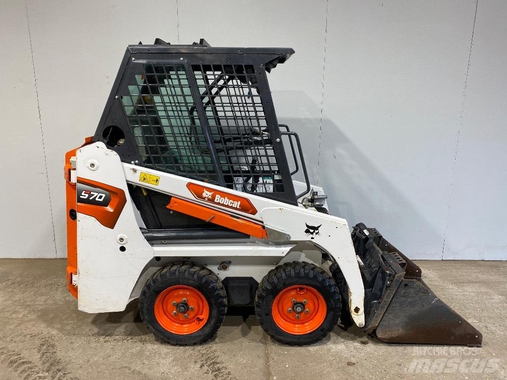 Bobcat S 70 لوادر انزلاقية التوجيه