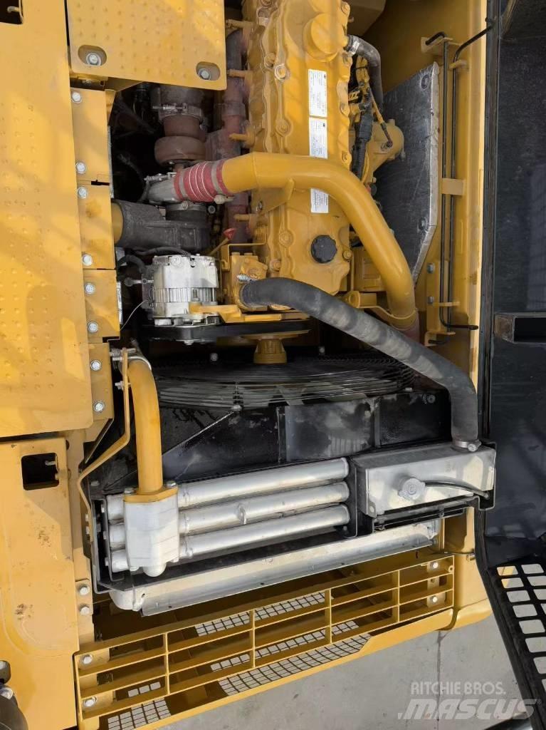 CAT 330 D L حفارات زحافة